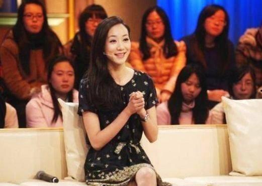 娱乐圈爆料两个女的,娱乐圈两大女神同框引热议